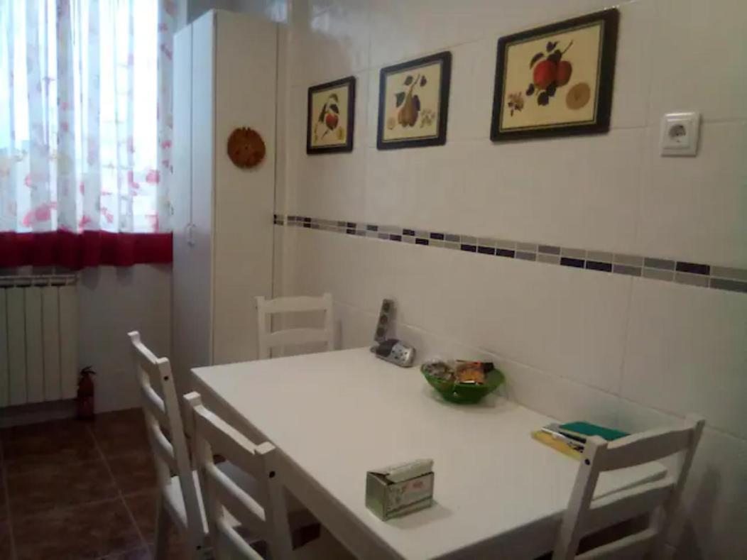 Las Golondrinas Habitacion En Piso Centrico Para Una O Dos Personas 萨拉戈萨 外观 照片